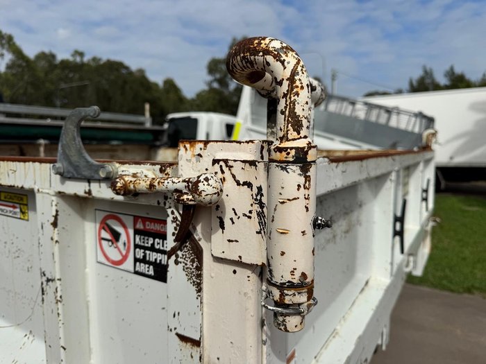 2013 Fuso Fighter 1024 1024 WHITE