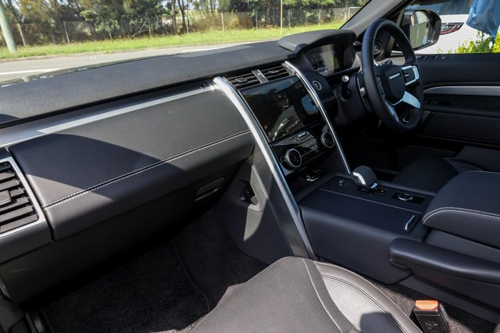 2024 Land Rover Discovery P360 Dynamic SE