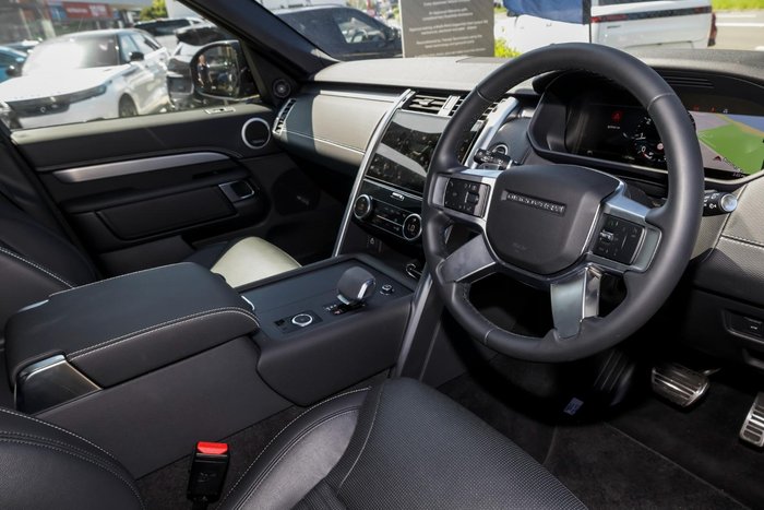 2024 Land Rover Discovery P360 Dynamic SE