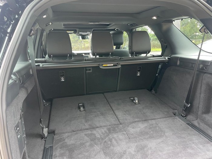 2024 Land Rover Discovery P360 Dynamic SE Series 5 MY24 4X4 Santorini Black