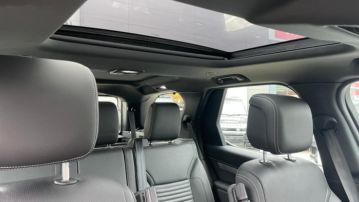 2024 Land Rover Discovery P360 Dynamic SE Series 5 MY24 4X4 Santorini Black