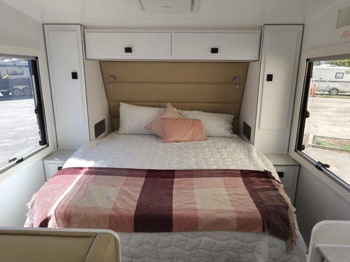 2025 JB Caravans Dirt Road Xtreme 21' Rear Door Club Lounge