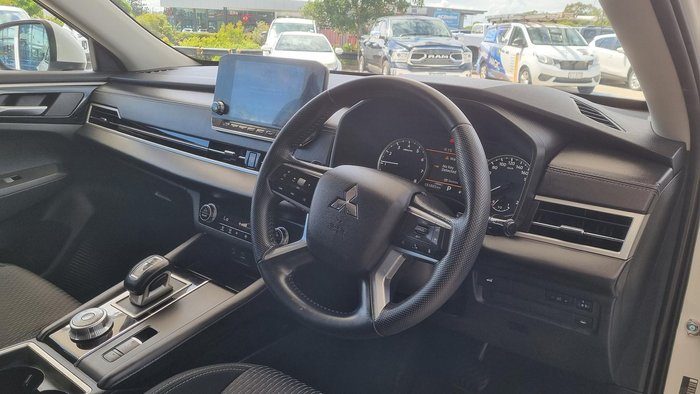 2022 Mitsubishi Outlander LS