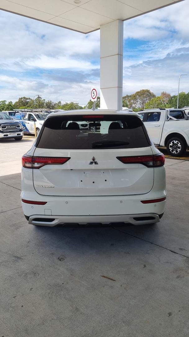 2022 Mitsubishi Outlander LS