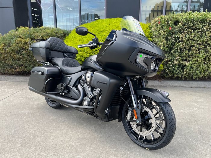 2025 Indian PURSUIT DARK HORSE PREMIUM Black