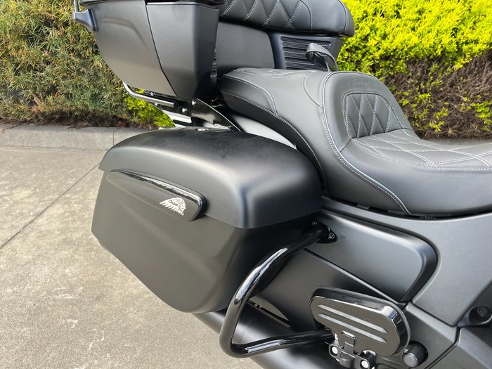 2025 Indian PURSUIT DARK HORSE PREMIUM Black