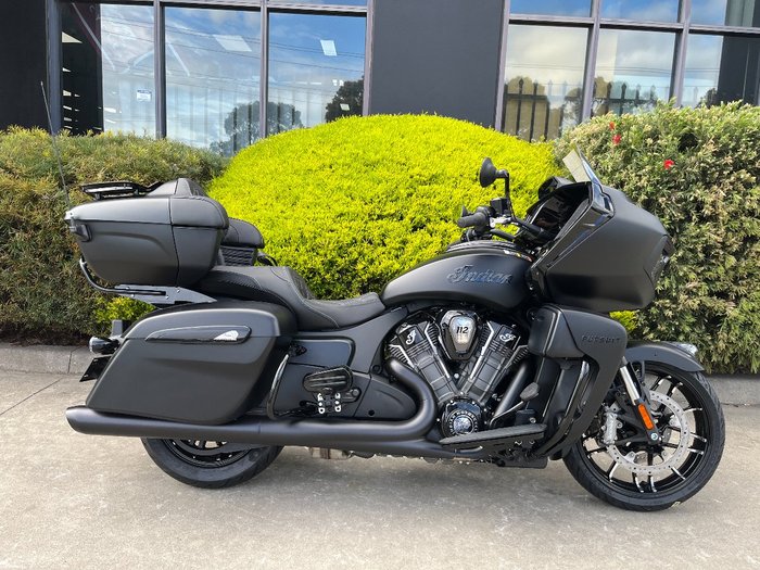 2025 Indian PURSUIT DARK HORSE PREMIUM Black