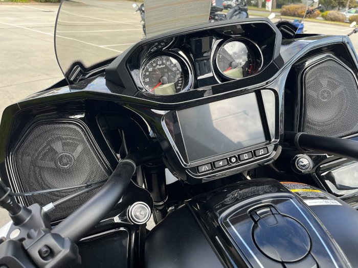 2025 Indian PURSUIT DARK HORSE PREMIUM Black