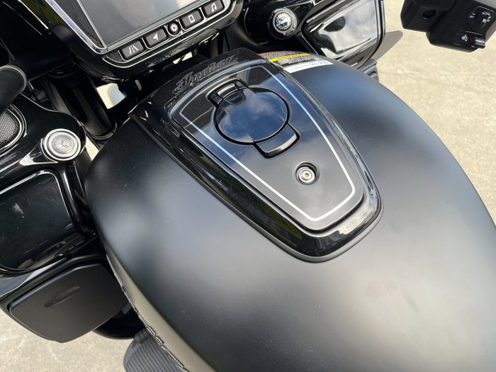 2025 Indian PURSUIT DARK HORSE PREMIUM Black