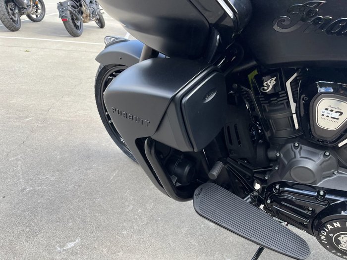 2025 Indian PURSUIT DARK HORSE PREMIUM Black