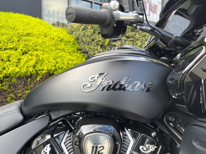 2025 Indian PURSUIT DARK HORSE PREMIUM Black