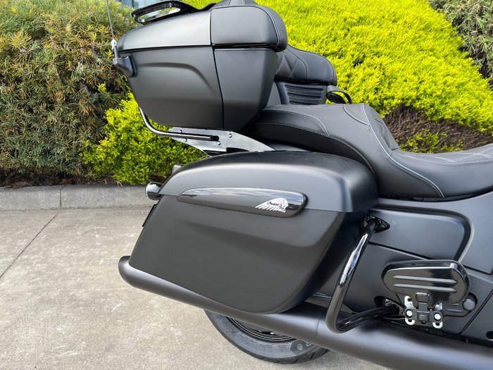 2025 Indian PURSUIT DARK HORSE PREMIUM Black
