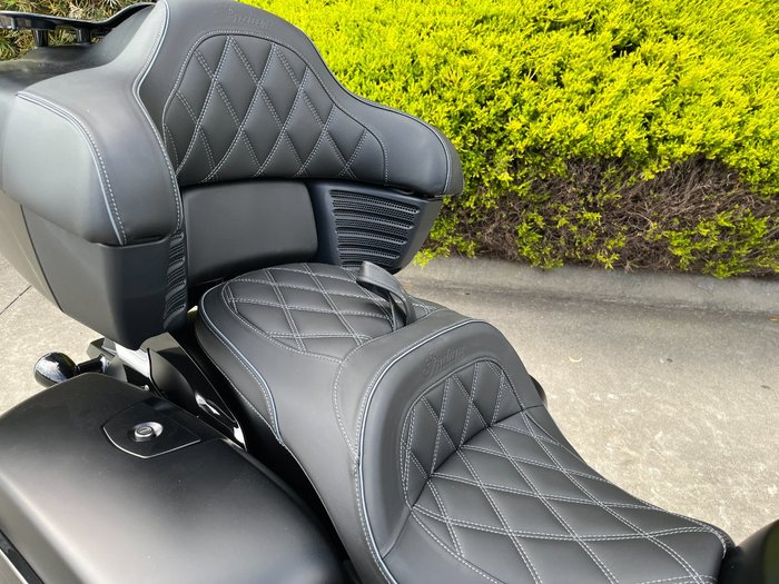 2025 Indian PURSUIT DARK HORSE PREMIUM Black