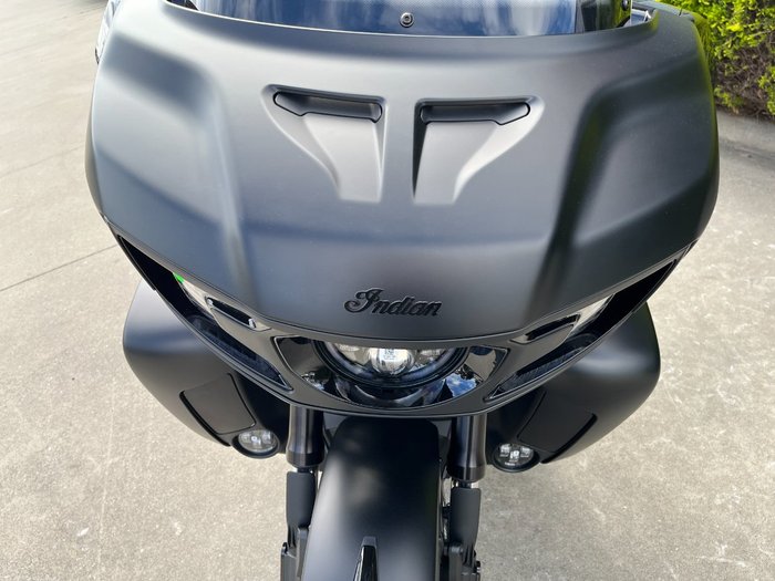 2025 Indian PURSUIT DARK HORSE PREMIUM Black