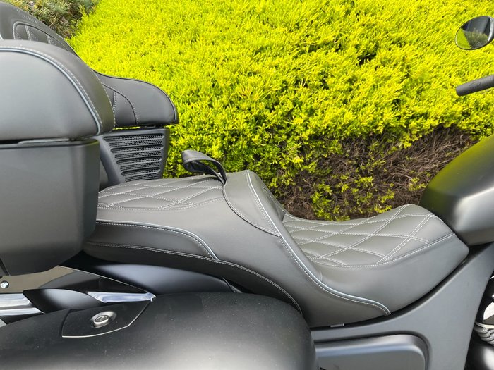 2025 Indian PURSUIT DARK HORSE PREMIUM Black