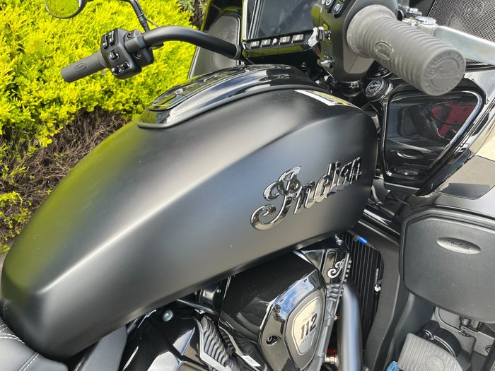 2025 Indian PURSUIT DARK HORSE PREMIUM Black