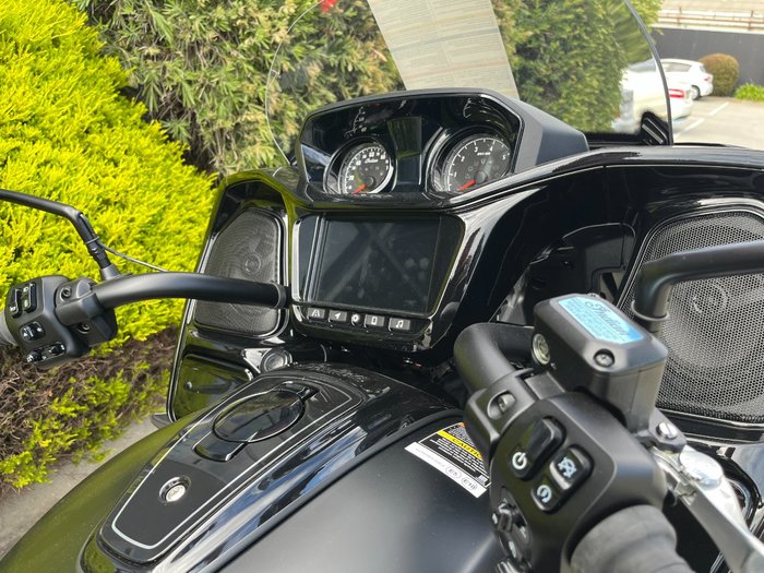 2025 Indian PURSUIT DARK HORSE PREMIUM Black