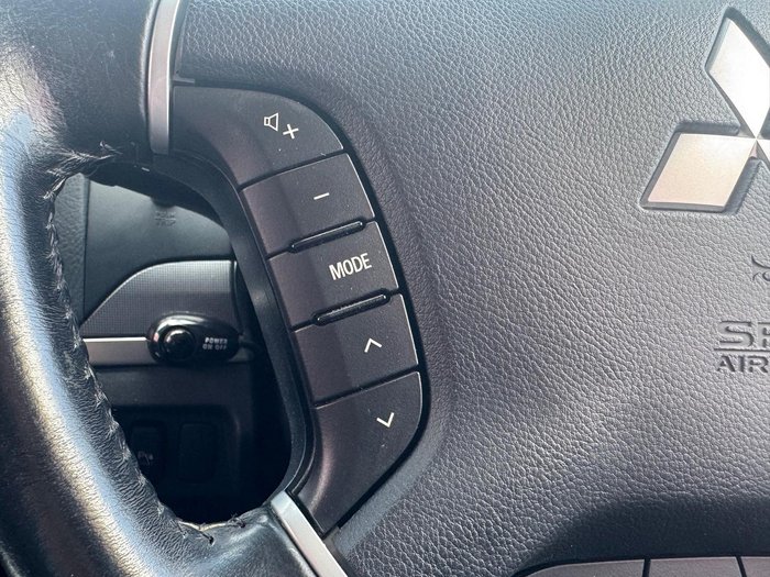 2016 Mitsubishi Pajero GLS