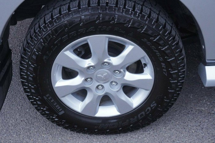 2019 Mitsubishi Pajero GLX