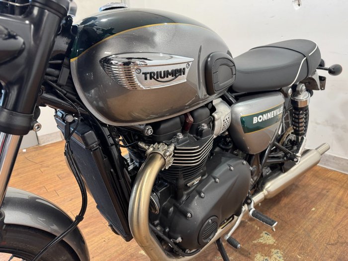 2021 Triumph BONNEVILLE T100 GREEN