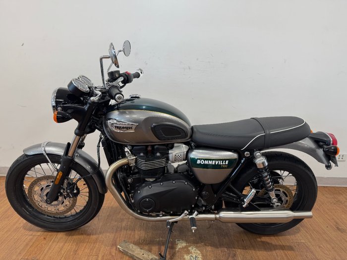 2021 Triumph BONNEVILLE T100 GREEN