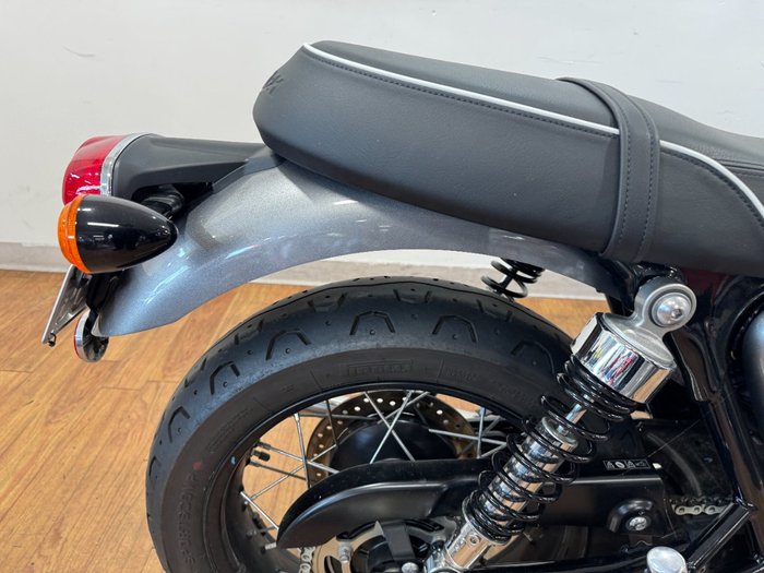 2021 Triumph BONNEVILLE T100 GREEN