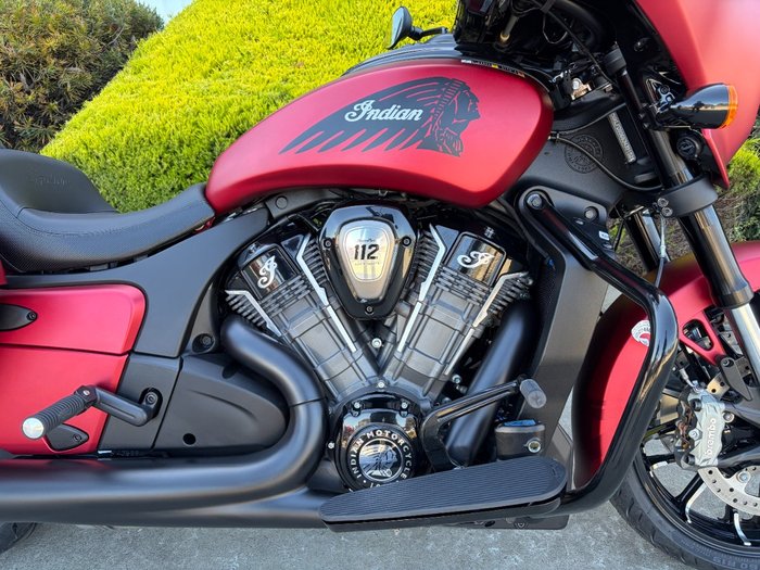 2025 Indian CHIEFTAIN DARK HORSE BLACK METALLIC