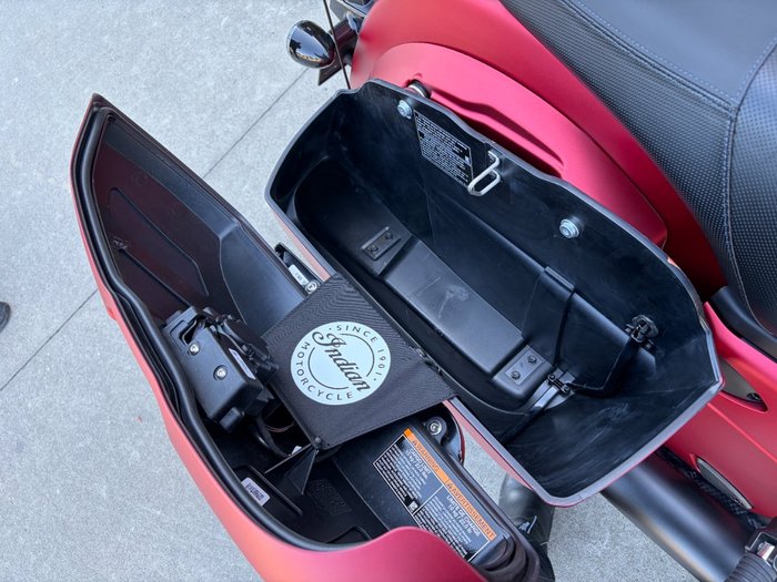 2025 Indian CHIEFTAIN DARK HORSE BLACK METALLIC