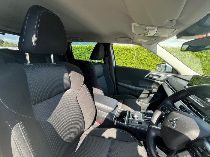 2022 Mitsubishi Outlander LS