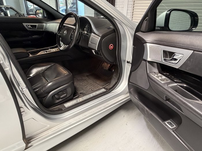 2011 Jaguar XF Luxury