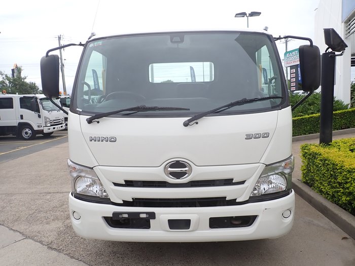2023 HINO DUTRO 300