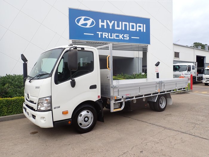 2023 HINO DUTRO 300
