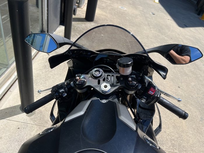 2025 Yamaha YZF-R1 BLACK