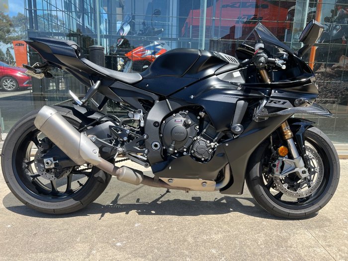 2025 Yamaha YZF-R1 BLACK