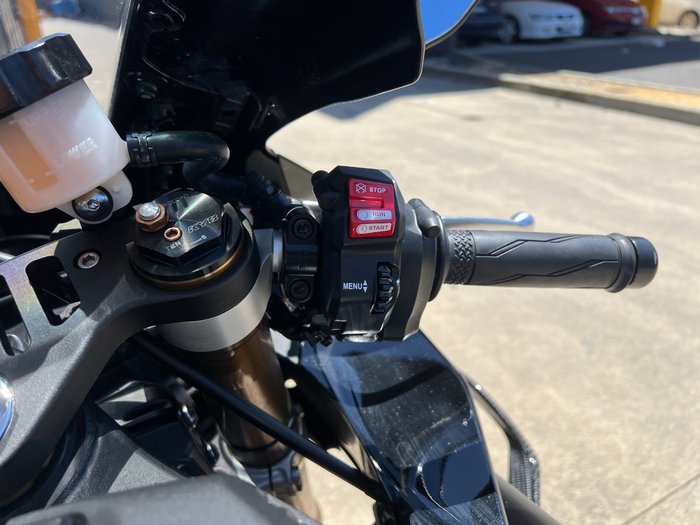 2025 Yamaha YZF-R1 BLACK