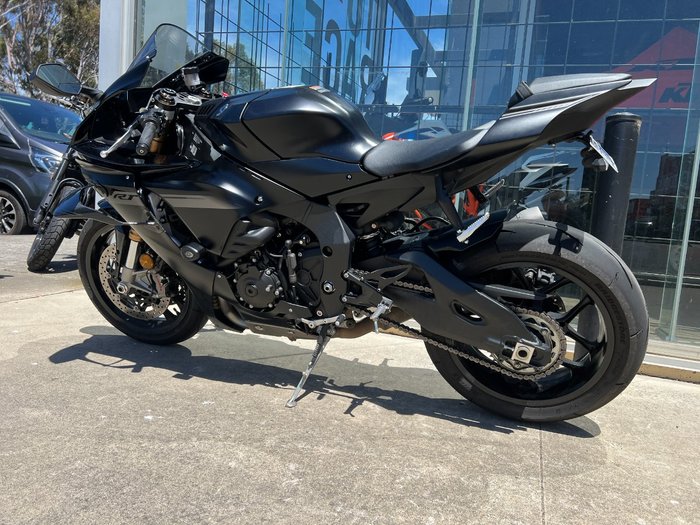 2025 Yamaha YZF-R1 BLACK