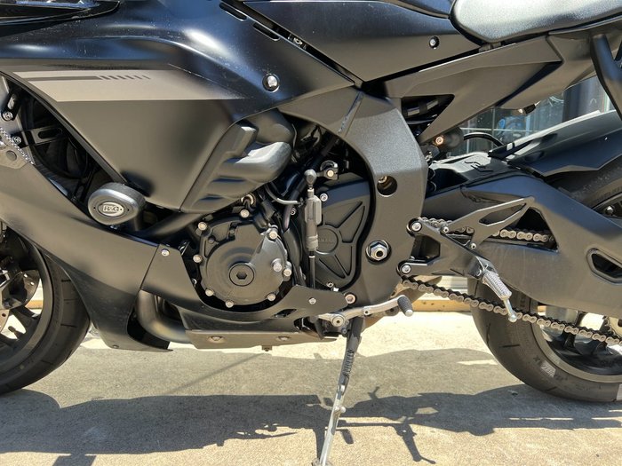 2025 Yamaha YZF-R1 BLACK