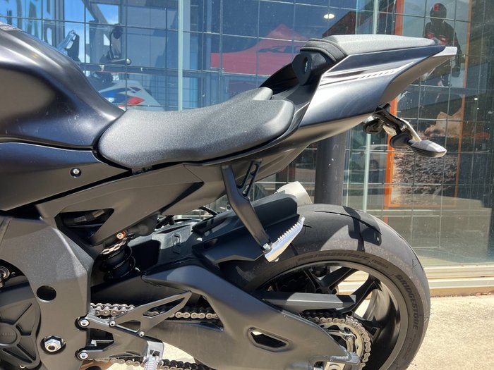 2025 Yamaha YZF-R1 BLACK