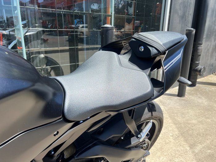 2025 Yamaha YZF-R1 BLACK