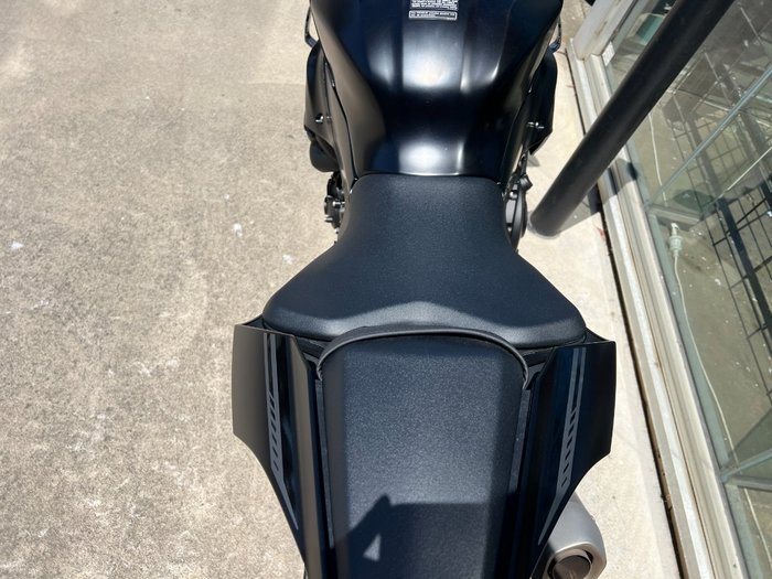 2025 Yamaha YZF-R1 BLACK