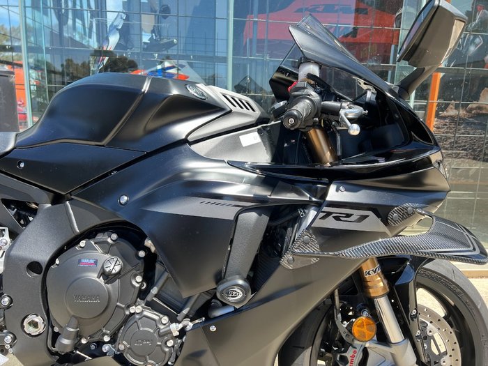 2025 Yamaha YZF-R1 BLACK