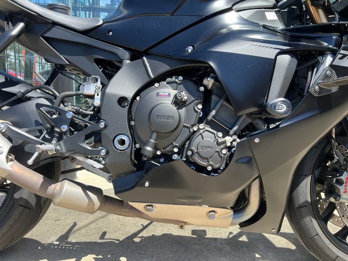 2025 Yamaha YZF-R1 BLACK