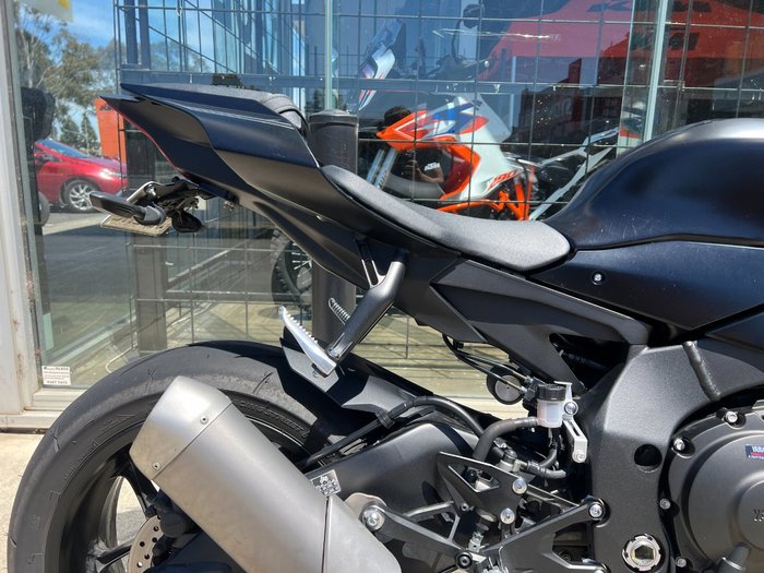 2025 Yamaha YZF-R1 BLACK