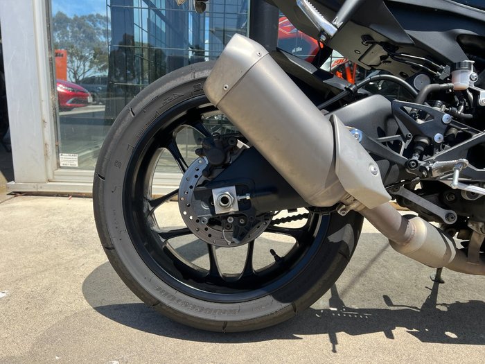 2025 Yamaha YZF-R1 BLACK