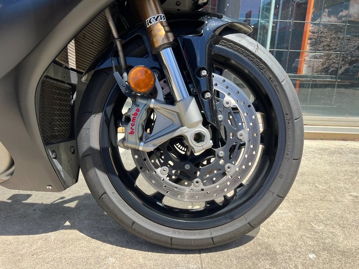 2025 Yamaha YZF-R1 BLACK