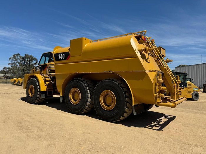 2005 Caterpillar 740