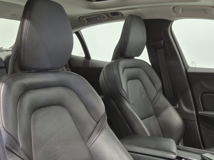 2020 Volvo S60 T5 Momentum