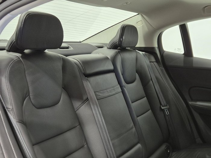 2020 Volvo S60 T5 Momentum