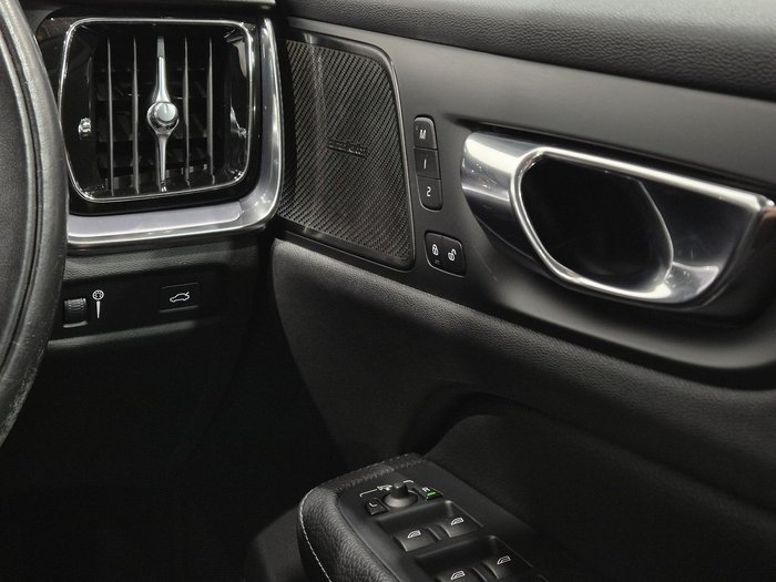 2020 Volvo S60 T5 Momentum MY20 AWD Black