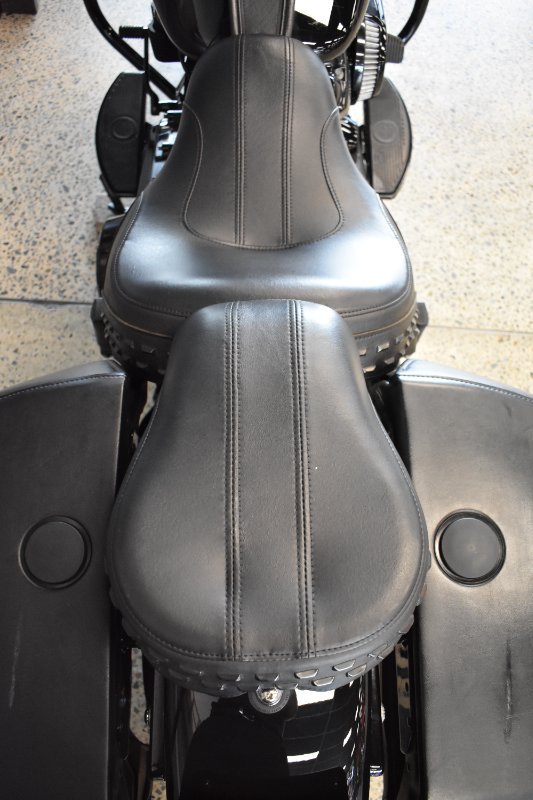 2018 Harley-davidson FLHC HERITAGE SOFTAIL CLASSIC VIVID BLACK